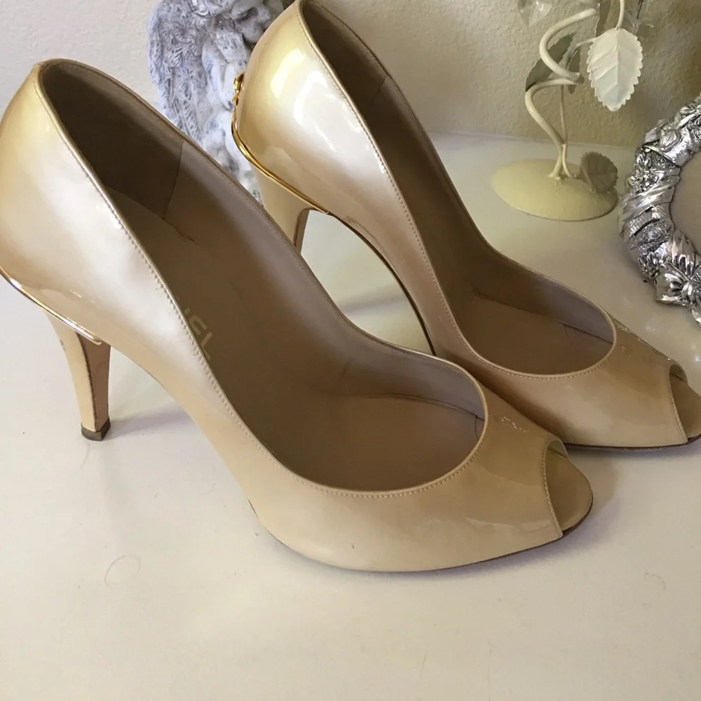 Chanel cream gold patent leather pumps